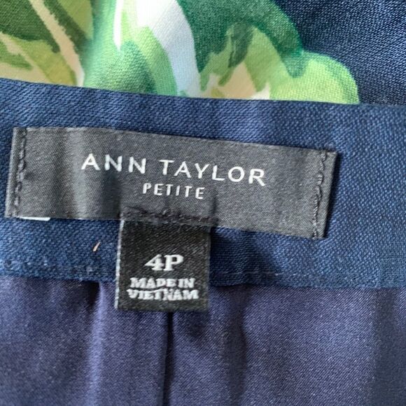 New Ann Taylor botanical linen a-line skirt. Size 4P - Picture 5 of 6